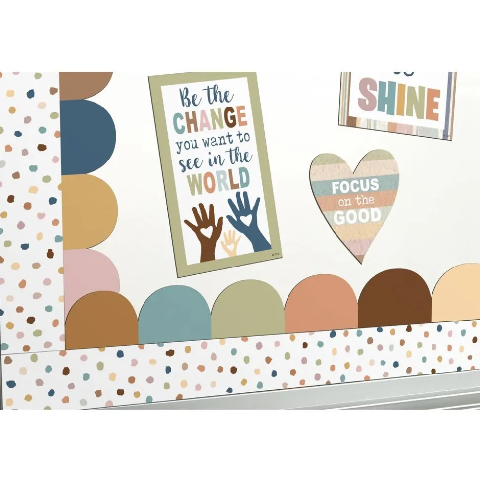 Everyone is Welcome Scalloped Magnetic Border