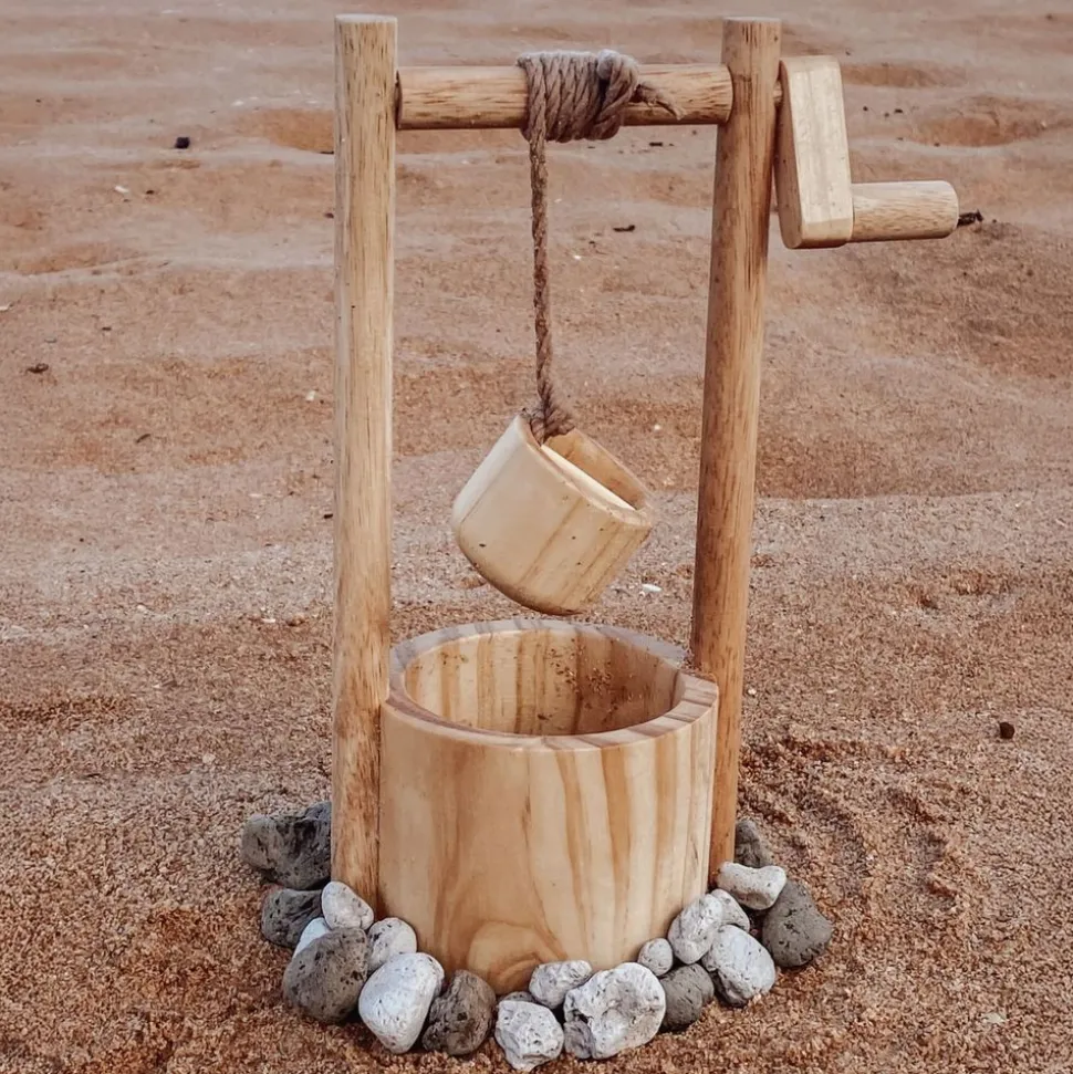 ExploreNook™ Wooden Water Well
