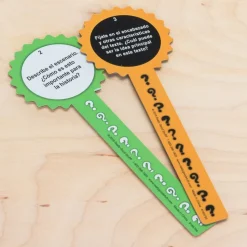 Really Good Stuff® Varitas con preguntas de lectura guiada (Spanish Reading Comprehension Guided Reading Question Wands) - 30 wands