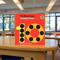 Ten Black Dots - Paperback Book